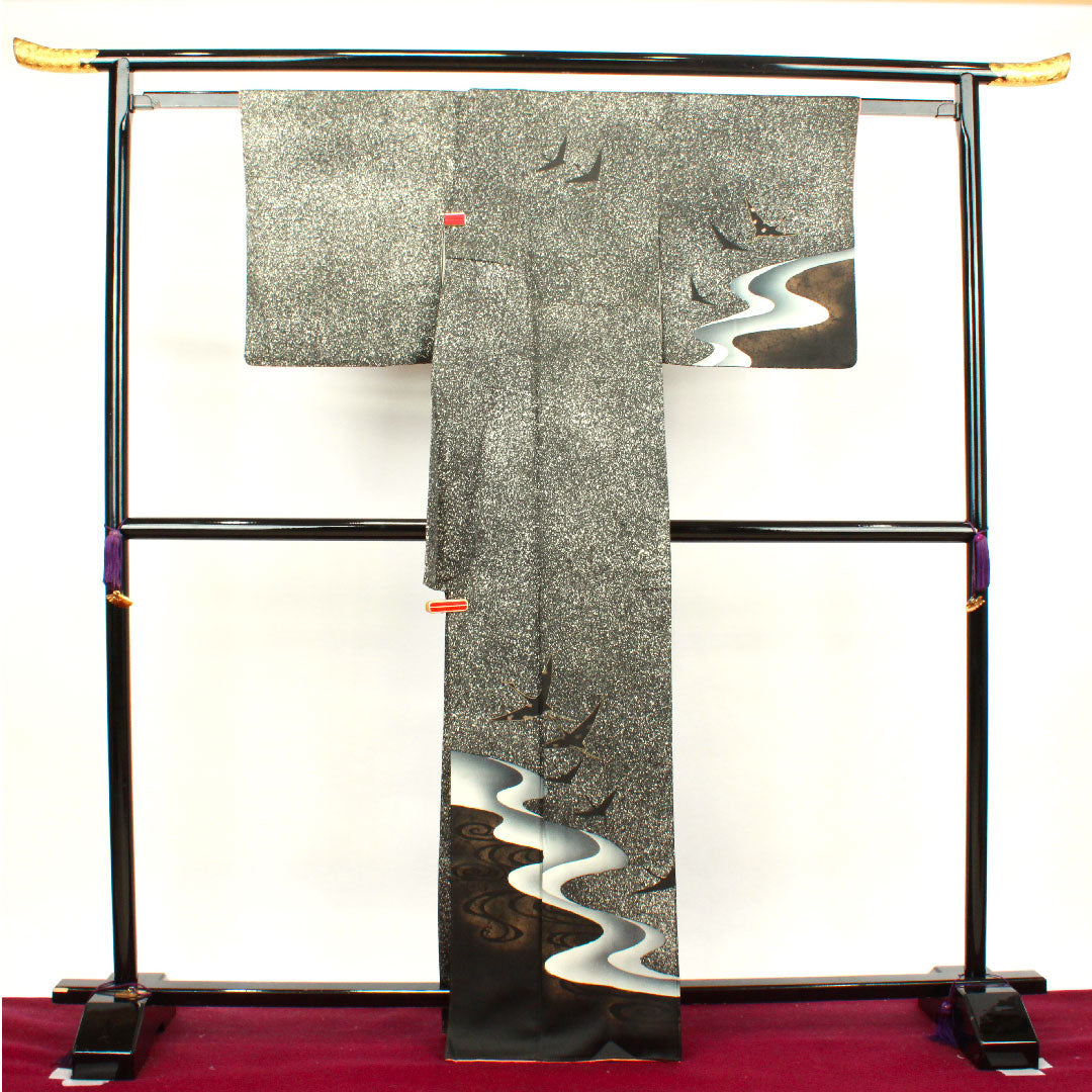 Homongi, lined, length 165cm, sleeve length 65cm, tataki-dyed, crane, Gosan-kiri, pure silk, S rank, black, 1112002592510
