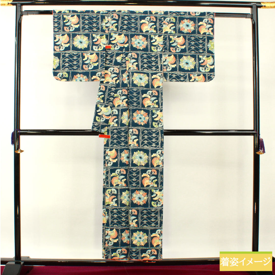 小紋 正絹 身丈153cm 裄丈62.5cm 袷 裏色(うらいろ) 京紅型 草花模様 しつけ糸付き Aランク 紺系 1115004343218