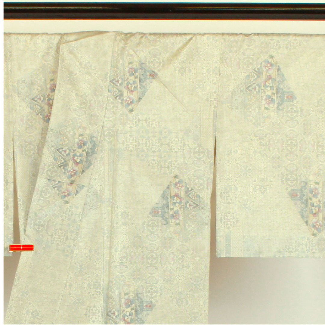 White Oshima Tsumugi, Length 163cm, Sleeve length 66cm, Floral chintz pattern, 7 marks, Pure silk, A rank, Lined, White, 1116000573311