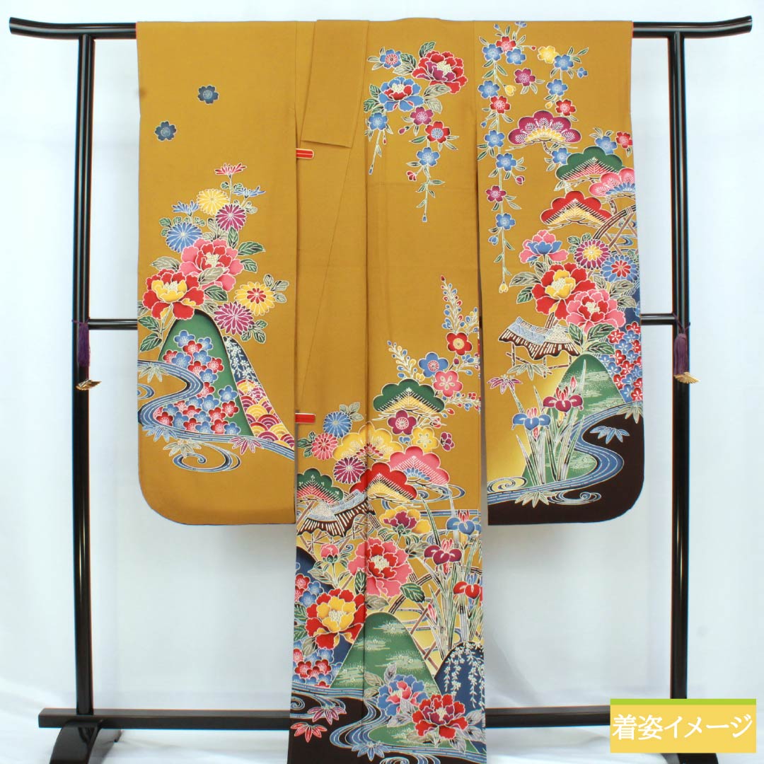Furisode (long-sleeved kimono) made of pure silk, S-rank, length 166cm, sleeve length 67cm, lined, magnolia-colored, Kyoto Bingata (Kyoto Bingata) pattern with auspicious motifs of pine, iris, and orange tones, product number 1113002302526