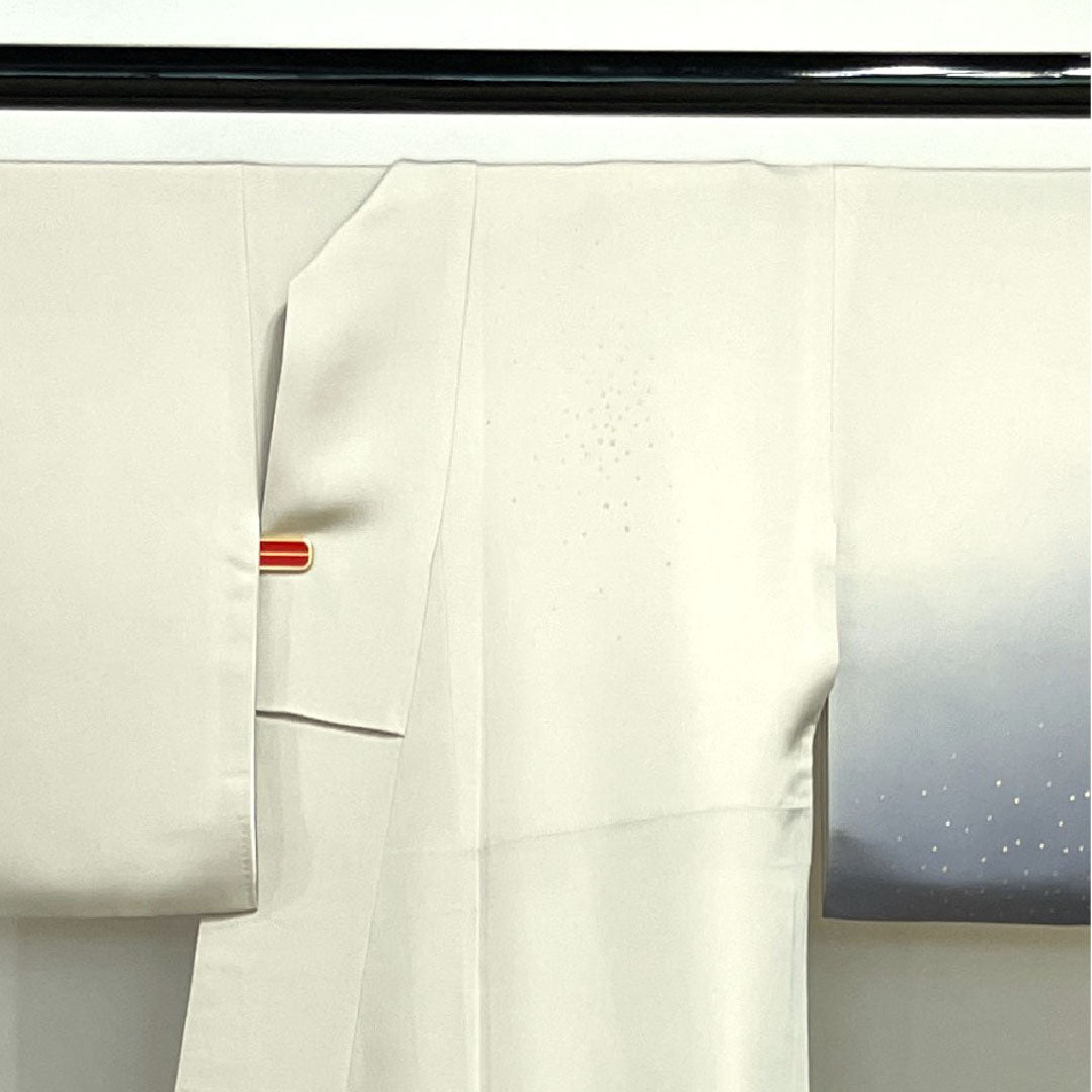 Homongi, lined, length 158cm, sleeve length 66cm, chalk color, Living National Treasure, Fukuda Kiyoshige, Shikishi pattern, embroidery, pure silk, S rank, gray, 1112002022322
