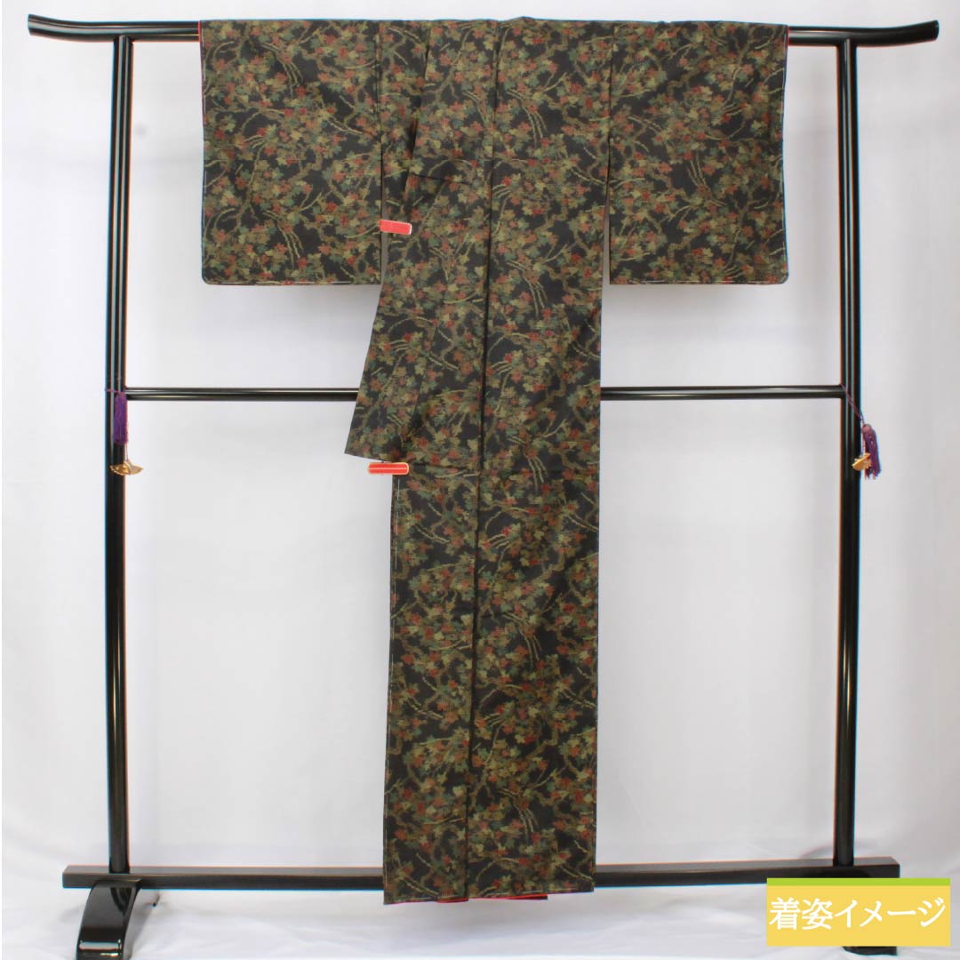 Pure silk tsumugi (pongee) kimono, S rank, length 157.5cm, sleeve length 62cm, Oshima tsumugi with horizontal double-kasuri pattern, full flower pattern, lined, black, with basting threads, product number 1116004062310