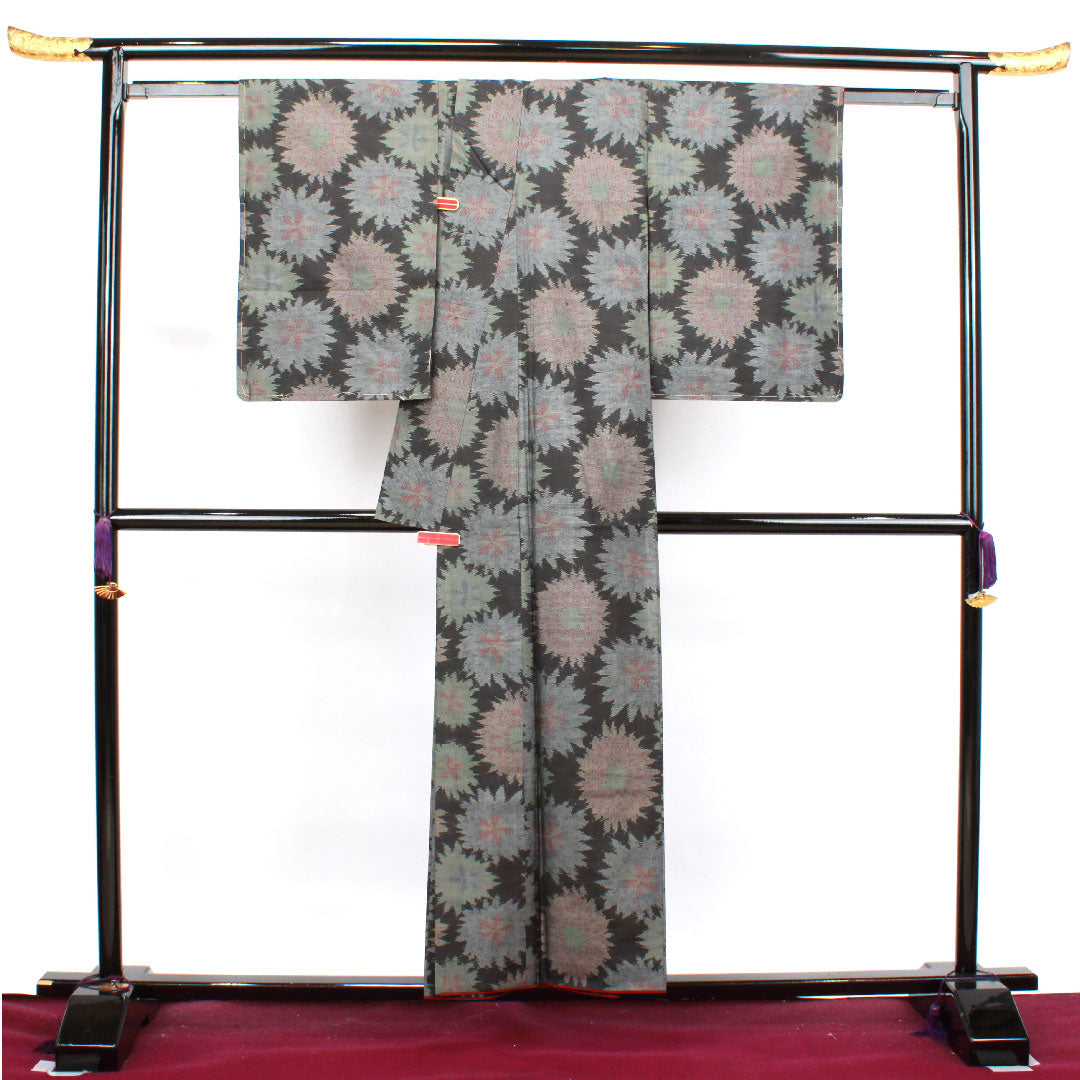 大島紬 身丈154.5cm 裄丈63.5cm 緯総絣 抽象模様 正絹 Sランク 袷 黒系 1116002642210