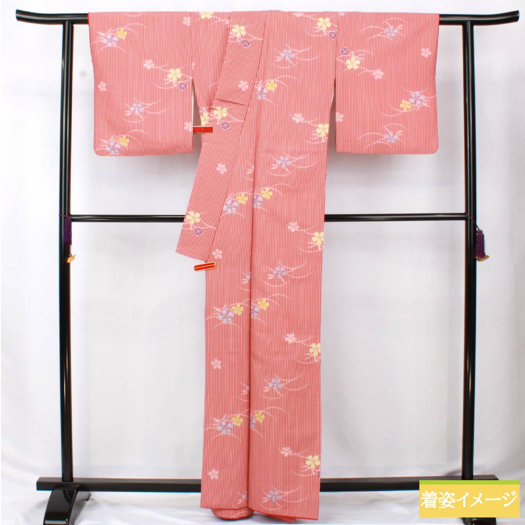 小紋 ポリエステル 身丈163cm 裄丈65cm 袷 似紅色(にせべにいろ) 露芝 小花 洗える着物 Aランク 赤系 1115005933412