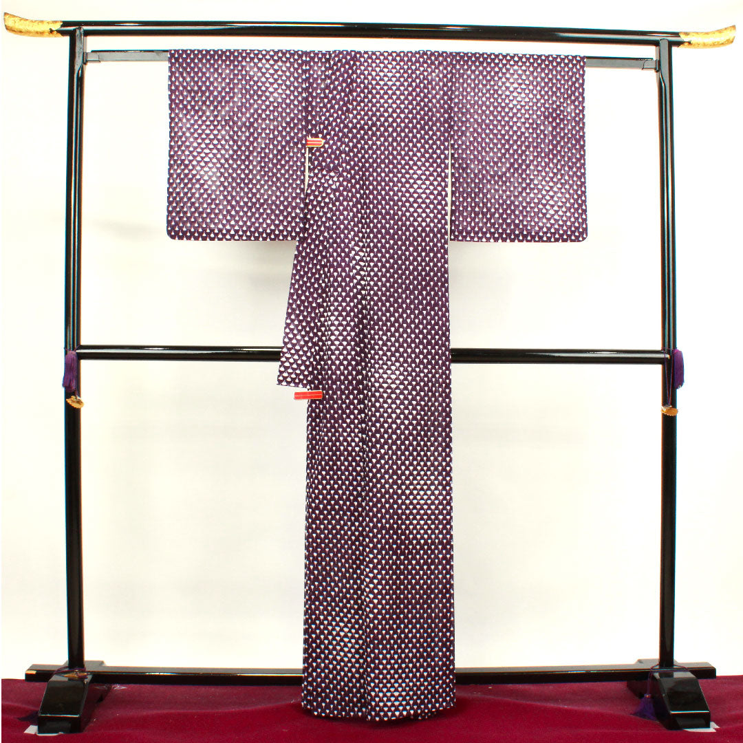 夏物 ポリエステル 小紋 身丈162cm 裄丈67.5cm 深紫色(ふかむらさきいろ) 洗える着物 扇 絽 Sランク 紫系 1132000702420