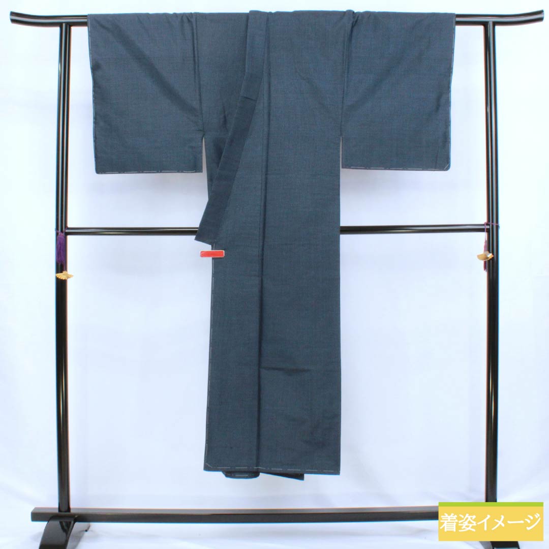 Men's silk S-rank kimono, length 140cm, sleeve length 62cm, navy blue (noukon-iro) Oshima Tsumugi fabric with geometric patterns and basting threads. Navy blue. Product code: 1119001182418