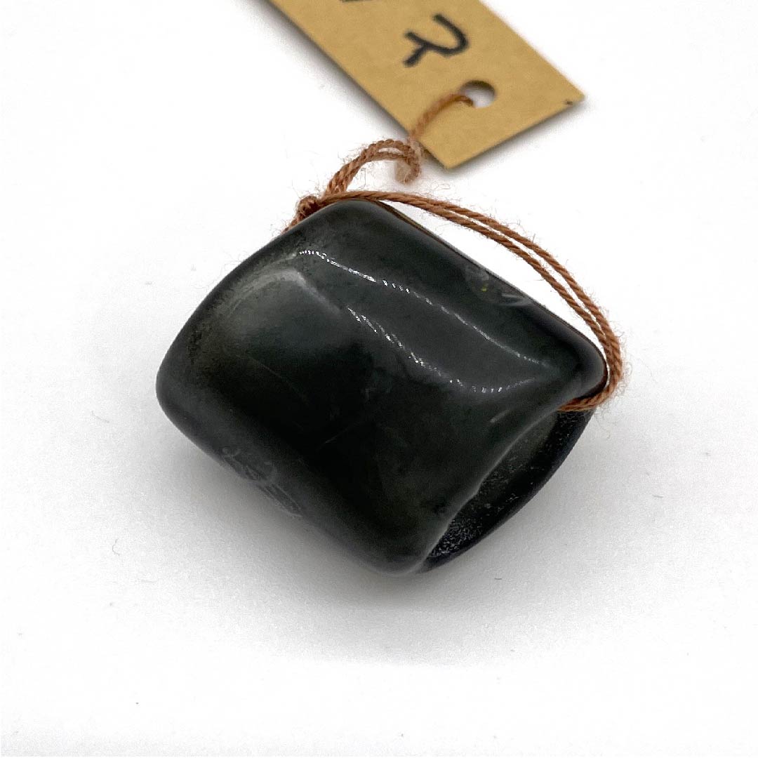 (新古品) 帯留め 陶磁器 カジュアル 涅色(くりいろ) トンボ玉 螺旋 花 長さ約2.5cm 幅約2cm Sランク 黒系 1137000232910