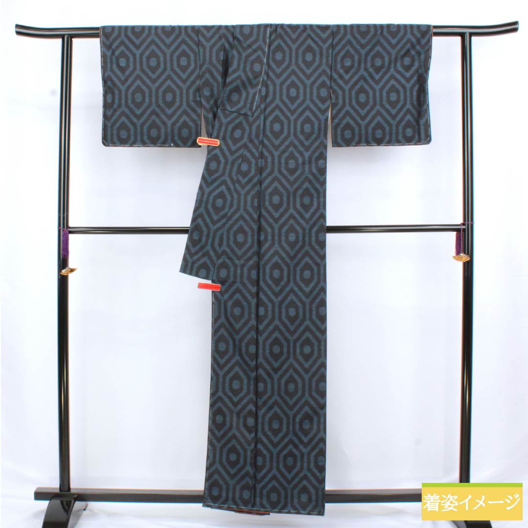 紬 正絹 Sランク 身丈159cm 裄丈63.5cm 裏色(うらいろ) 横双絣 亀甲 しつけ糸付き 袷 青系 1116004172317