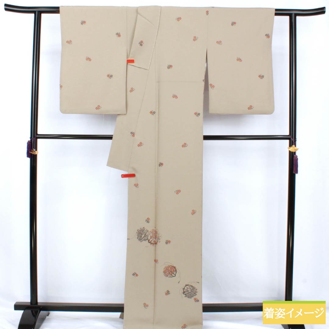 訪問着 ポリエステル Aランク 袷 身丈165.5cm 裄丈66.5cm 銀煤竹色(ぎんすすたけいろ) 花 鈴 洗える着物 ベージュ系 1112007373525