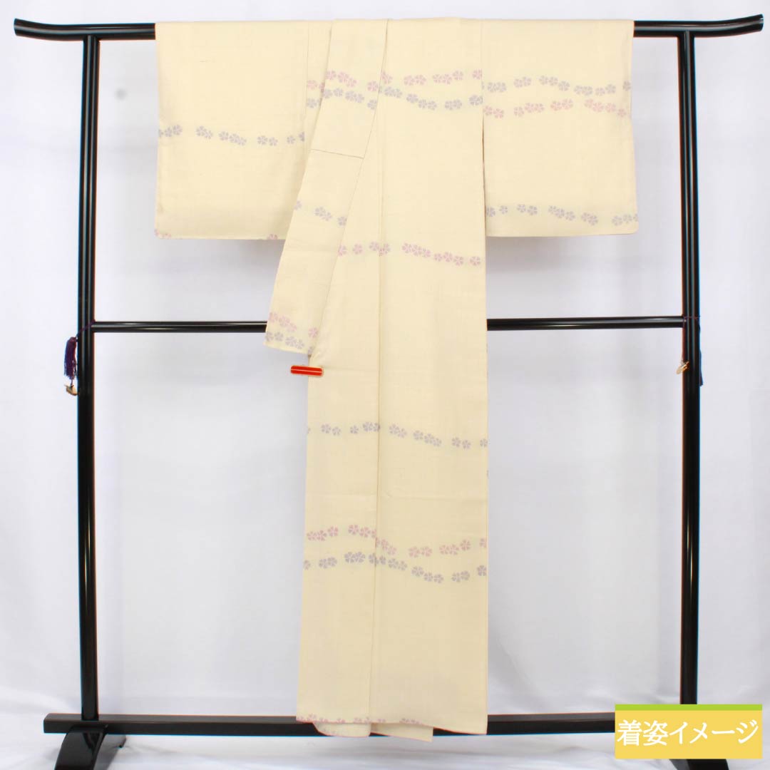 小紋 正絹 Aランク 身丈154.5cm 裄丈63.5cm 袷 薄卵色(うすたまごいろ) 花 紬地 パールトーン加工 クリーム系 1115006913215