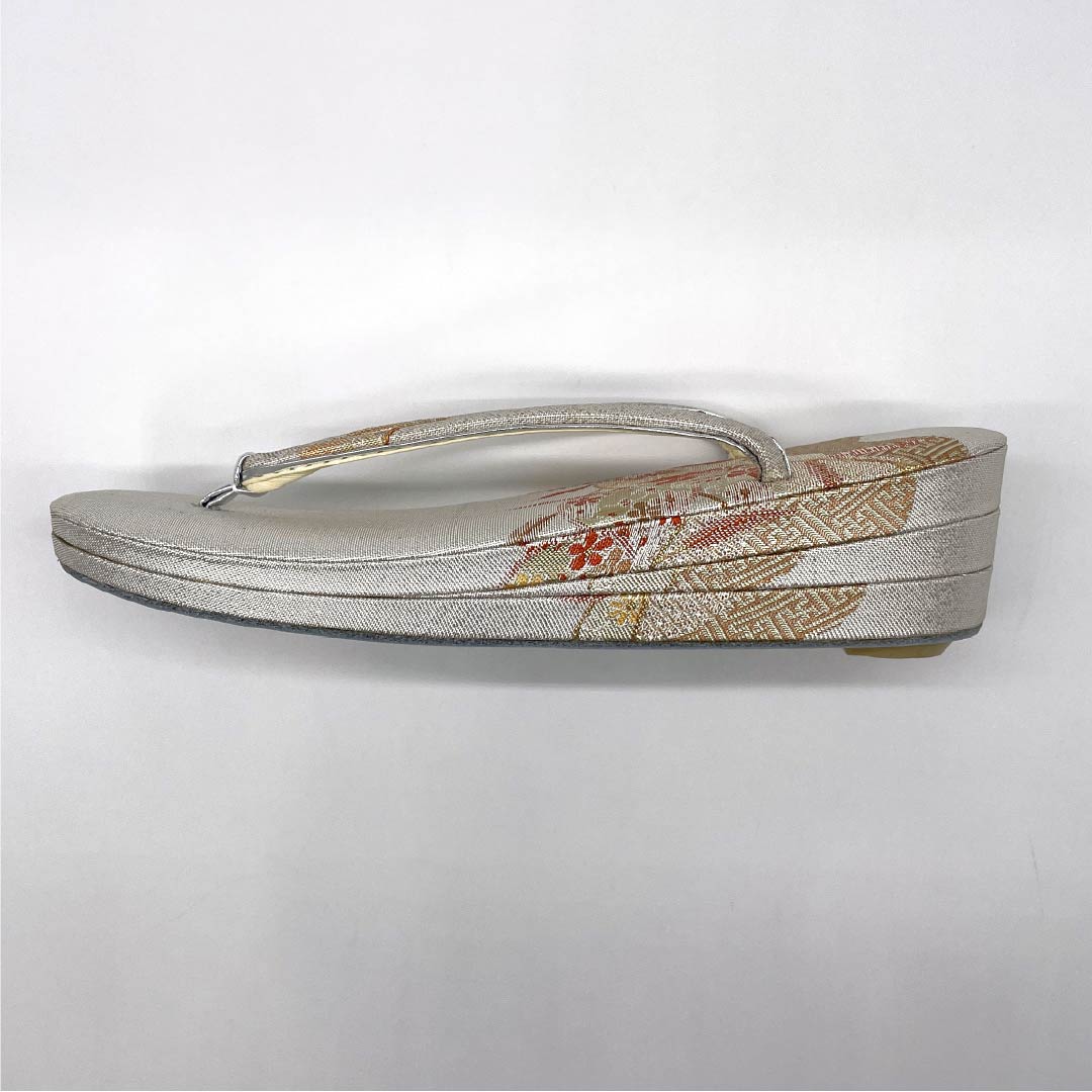 草履 帯地 Aランク フォーマル 留袖用 佐賀錦 吉祥文様 長さ23cm Mサイズ 銀系 1122001293322