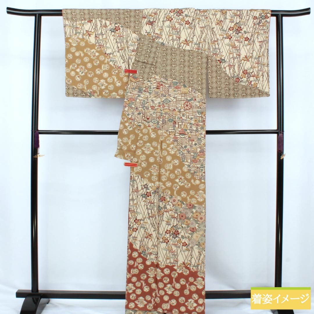 訪問着 正絹 Aランク 袷 身丈164cm 裄丈68cm 胡桃色(くるみいろ) 京紅型 吉祥文様 割付文様 古典柄 しつけ糸付き ベージュ系 1112006713425
