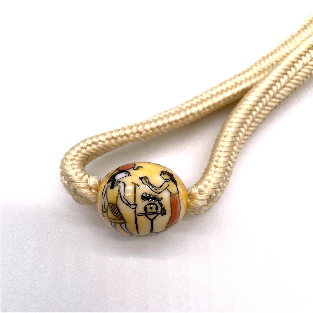 (新古品) 帯締め 正絹 四分紐 薄卵色(うすたまごいろ) 手組紐 冠紐 京焼帯留め 長さ約136cm 幅約1cm カジュアル Sランク ベージュ系 1135000032325