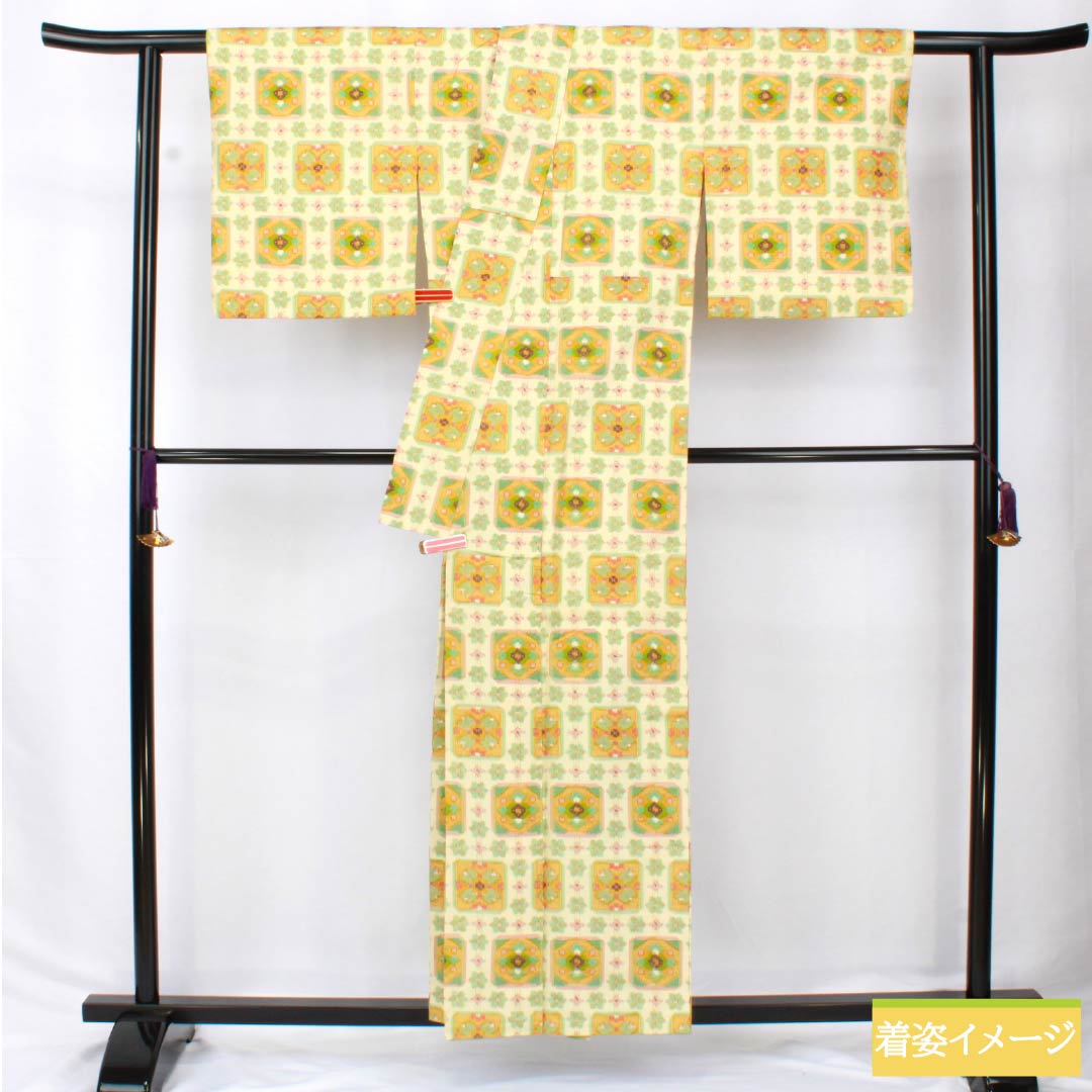 紬 ポリエステル Aランク 身丈156.5cm 裄丈62cm 薄卵色(うすたまごいろ) 幾何学模様 袷 クリーム系 1116003993315