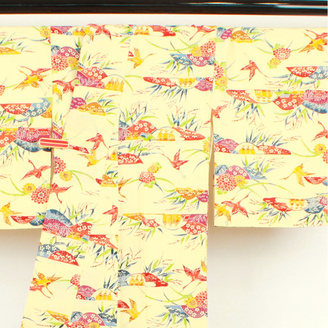 Komon, Length 157.5cm, Sleeve length 62cm, Lined, Light egg color, Kyoto Bingata, Crane, Landscape pattern, Pure silk, S rank, Cream color, 1115002482315
