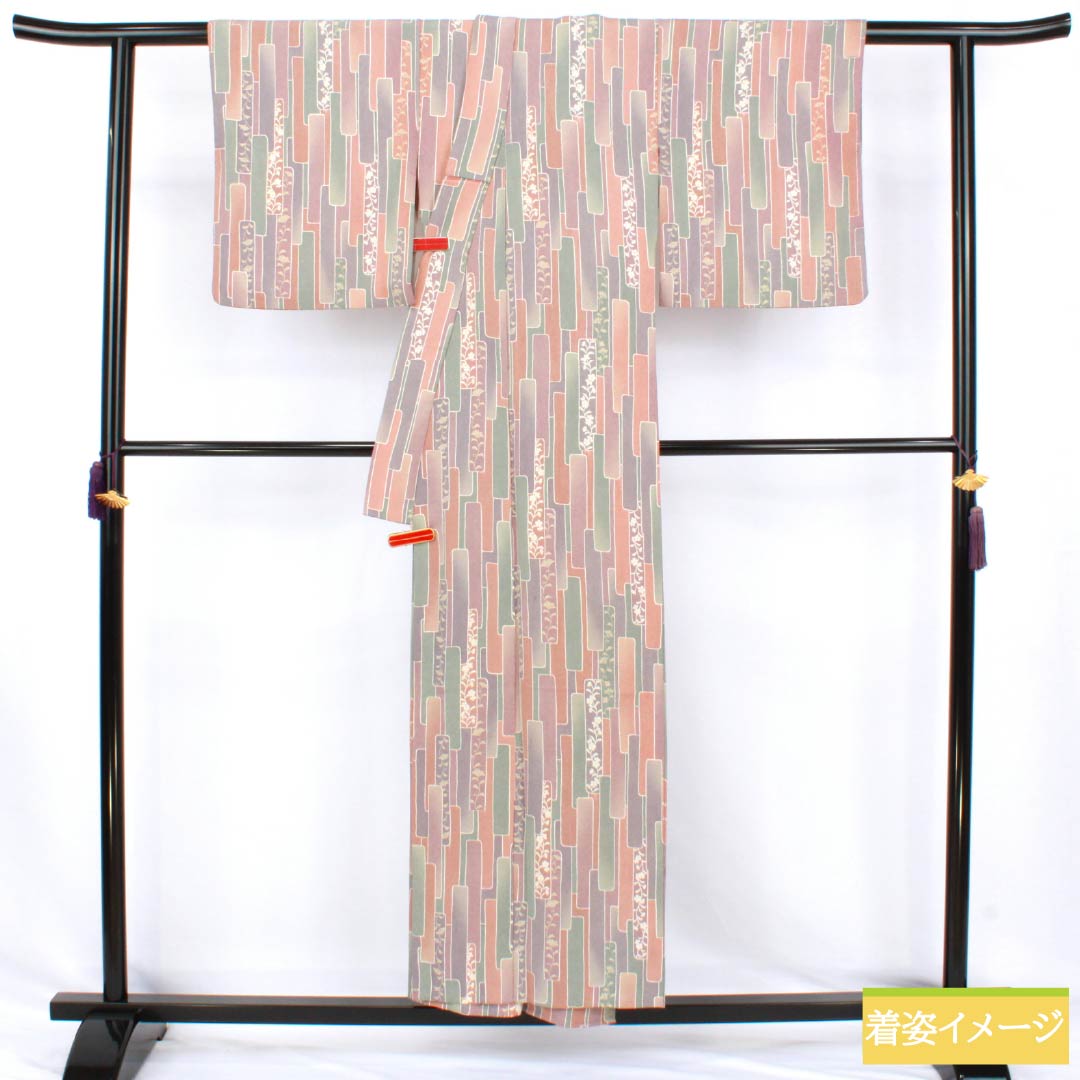Komon (casual kimono) made of polyester, S rank. Length 153.5cm (60.4in), Sleeve-to-sleeve 63cm (24.8in). Unlined, stencil-dyed tanzaku and floral pattern. Washable kimono. Gradient colors. Product number: 1115007912299