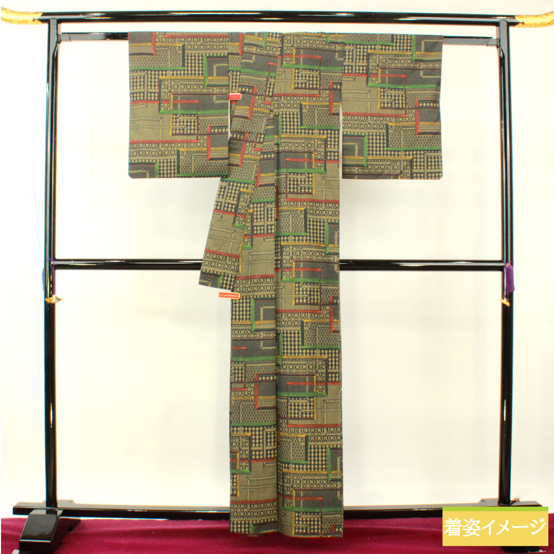 紬 正絹 身丈161.5cm 裄丈62cm 幾何学模様 Sランク 袷 黒系 1116003552410
