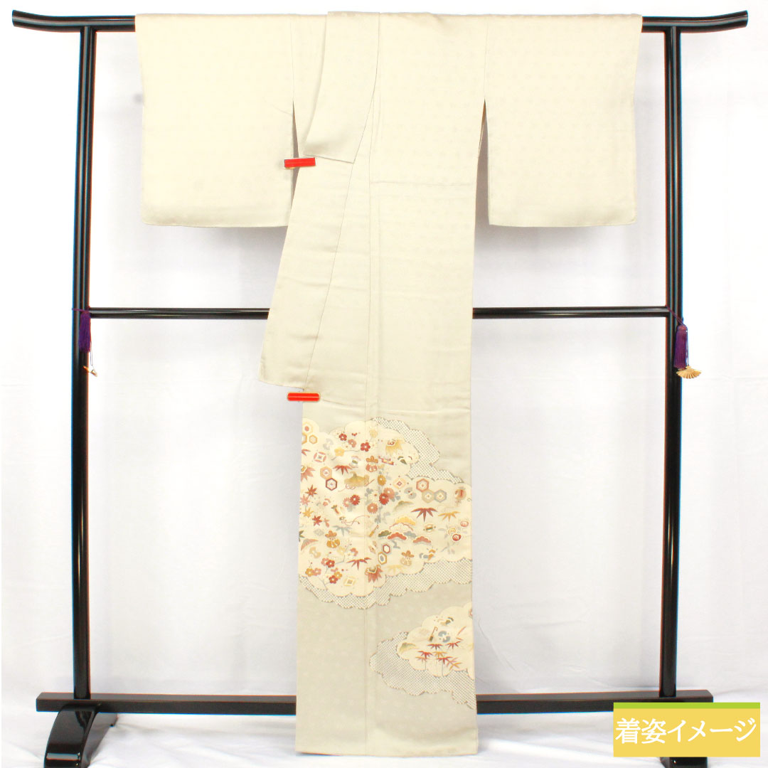 Colored Tomesode, pure silk, length 165.5cm, sleeve length 68cm, lined, Unohanairo (color of Unohana), Kyoto Yuzen, treasure design, pine, bamboo, plum, tachibana, three crests, sword and flower diamond, A rank, gray, 1111001593522