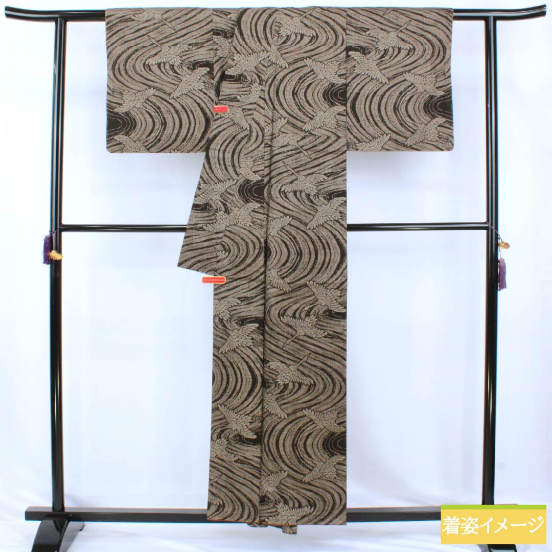 Tsumugi Silk A rank Length 157cm (4ft 10in) Sleeve-to-sleeve 63cm (2ft 1in) Oshima Tsumugi 7-mark Ichigen Crane A-line Black 1116005093310