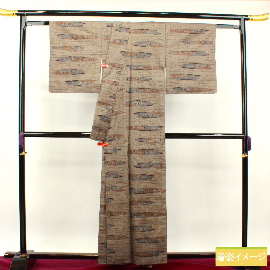 大島紬 正絹 身丈159cm 裄丈66.5cm 経緯絣 幾何学模様 Sランク 袷 茶系 1116002902314