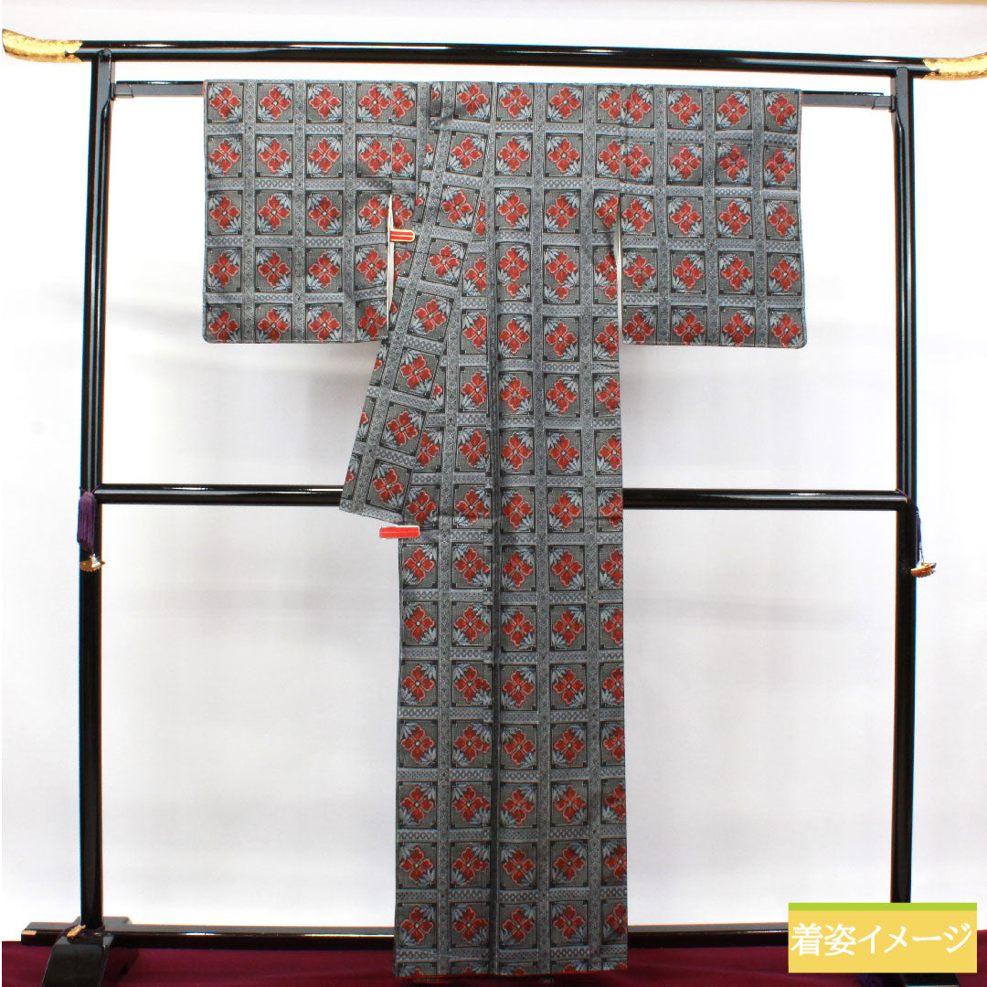 村山大島紬 正絹 身丈155cm 裄丈62.5cm 幾何学模様 Aランク 袷 黒系 1116003023310
