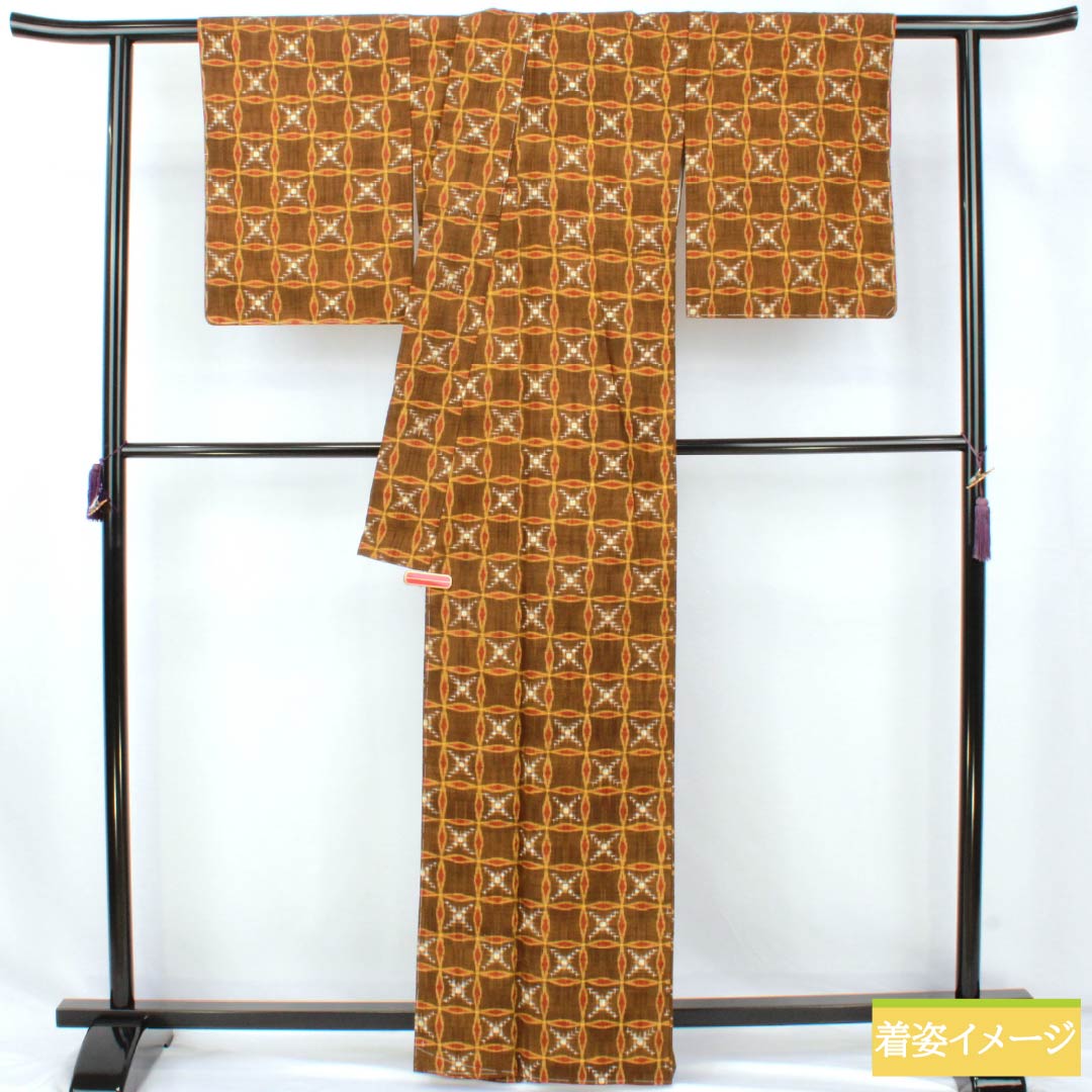 紬 正絹 Sランク 身丈165.5cm 裄丈64.5cm 焦香色(こがれこういろ) 真綿紬 格子 麻の葉 袷 茶系 1116004482514
