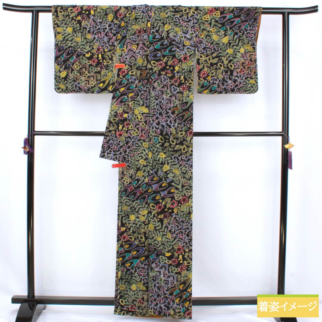 小紋 正絹 Sランク 身丈161.5cm 裄丈64cm 袷 ろうけつ染め ちりめん地 手描き 抽象模様 しつけ糸付き 黒系 1115007732410