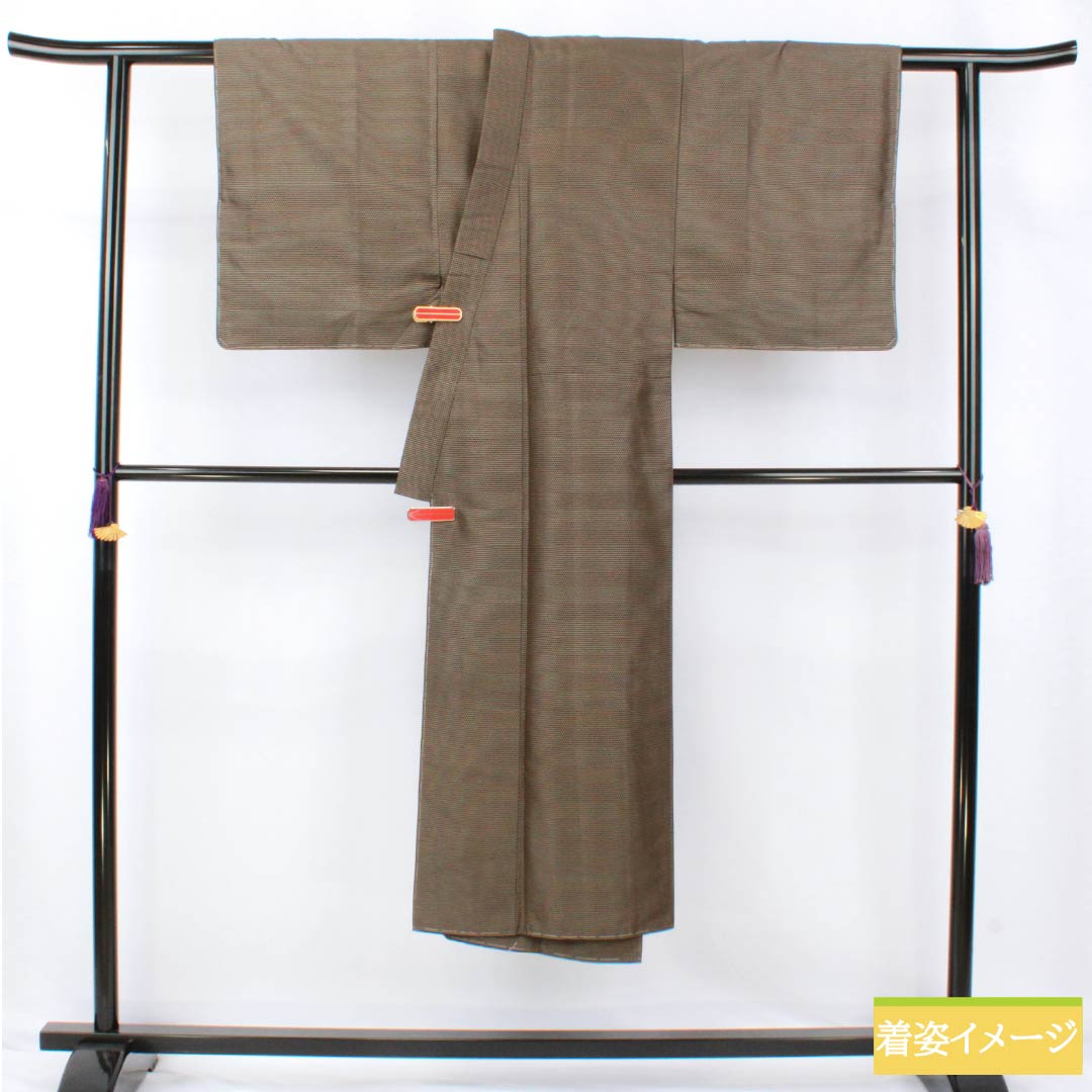 男物 正絹 Sランク 身丈136.5cm 裄丈66cm 煤色(すすいろ) 亀甲 しつけ糸付き アンサンブル 袷 茶系 1119001412314