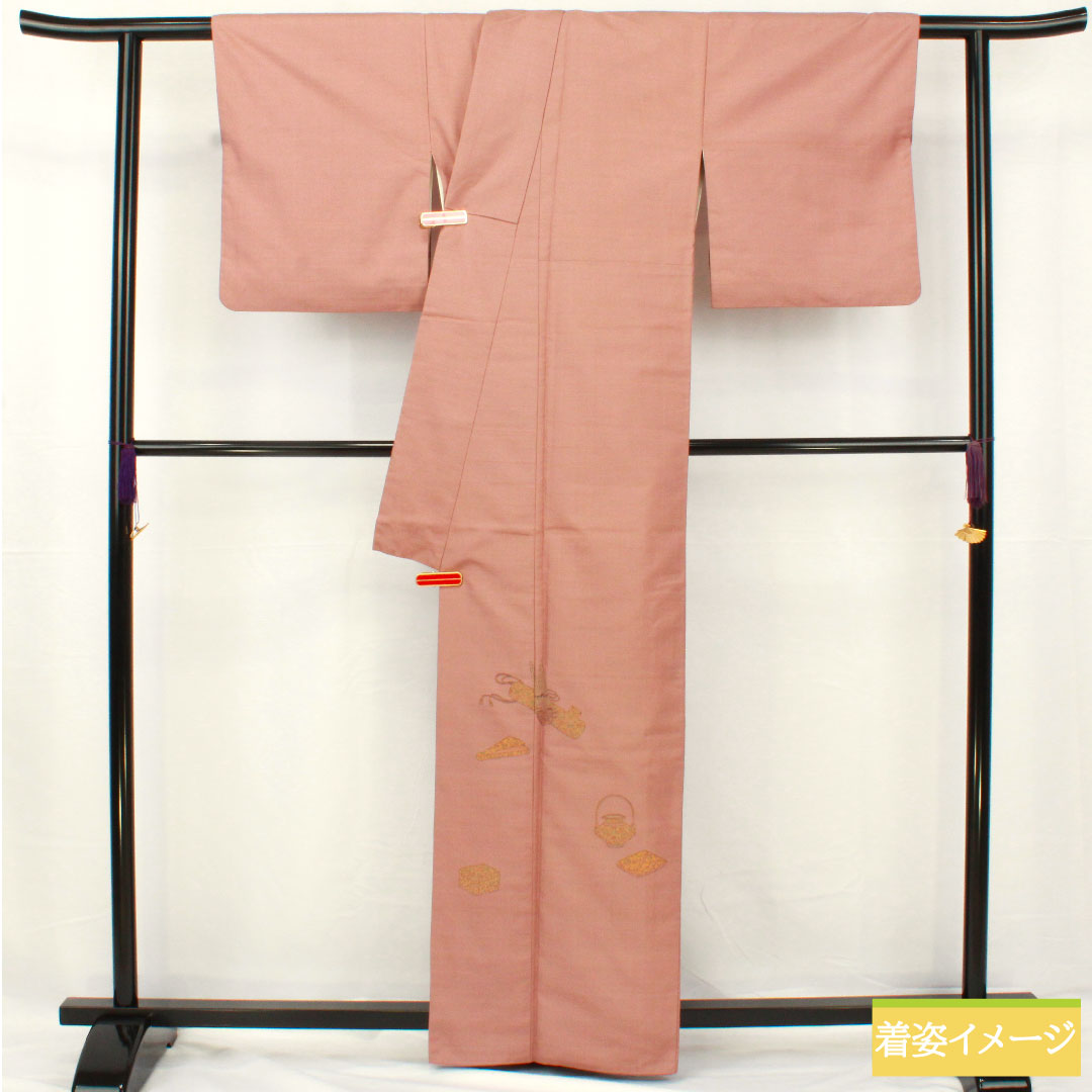 訪問着 正絹 袷 身丈162.5cm 裄丈62.5cm 帯紅色(たいこうしょく) 紬地 一つ紋 丸に角立四ツ目 付下げ Sランク 紫系 1112005572420