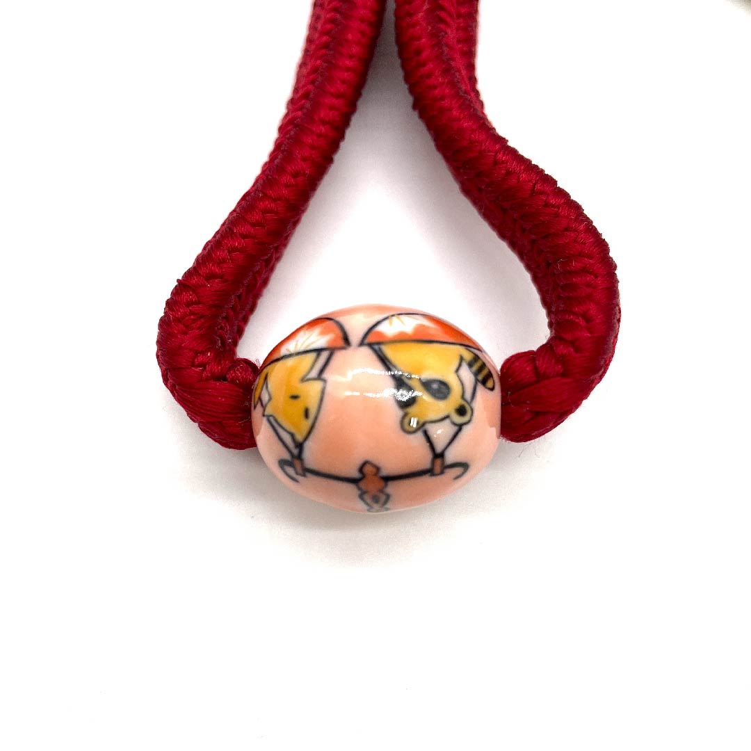 (新古品) 帯締め 正絹 四分紐 紅赤色(べにあかいろ) 手組紐 冠紐 京焼帯留め 長さ約136cm 幅約1cm カジュアル Sランク 赤系 1135000042312