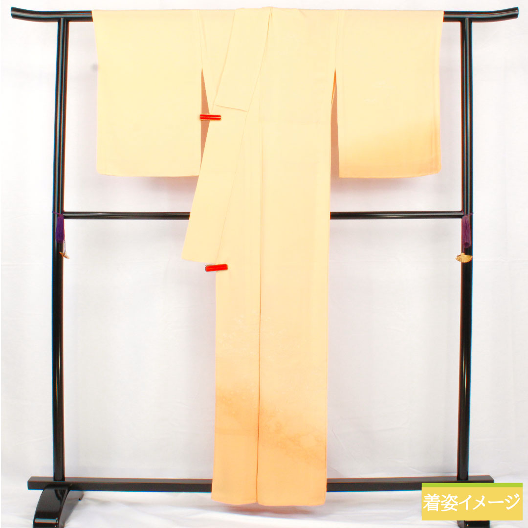Homongi (formal kimono) made of pure silk with a waistband, length 158cm, sleeve length 66.5cm, light orange color, embroidery, floral pattern, one crest, swallowtail butterfly, tsukesage, S rank, orange, 1112005602326