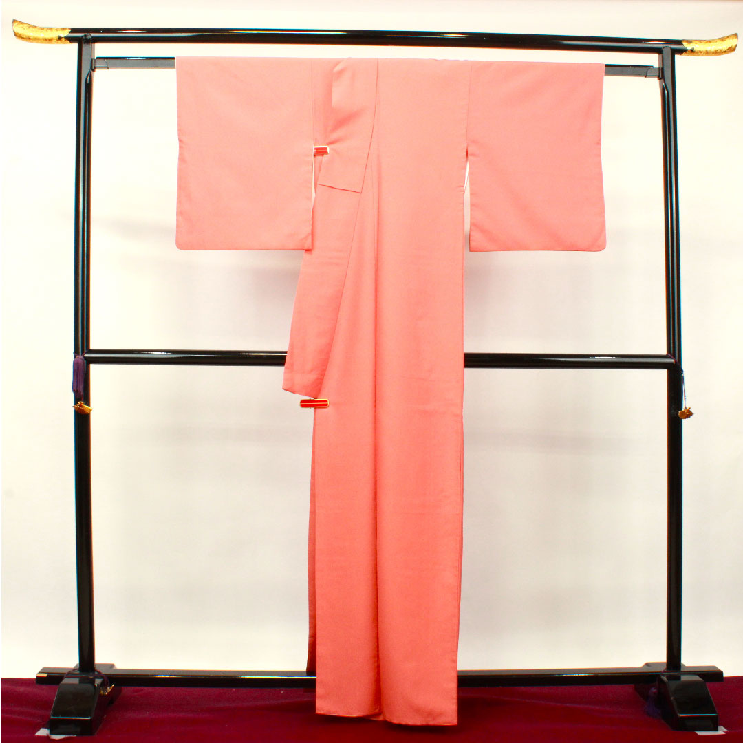色無地 ポリエステル 珊瑚色 素無地 洗える着物 身丈163cm 裄丈65.5cm 袷 Bランク 朱系 1114001054416