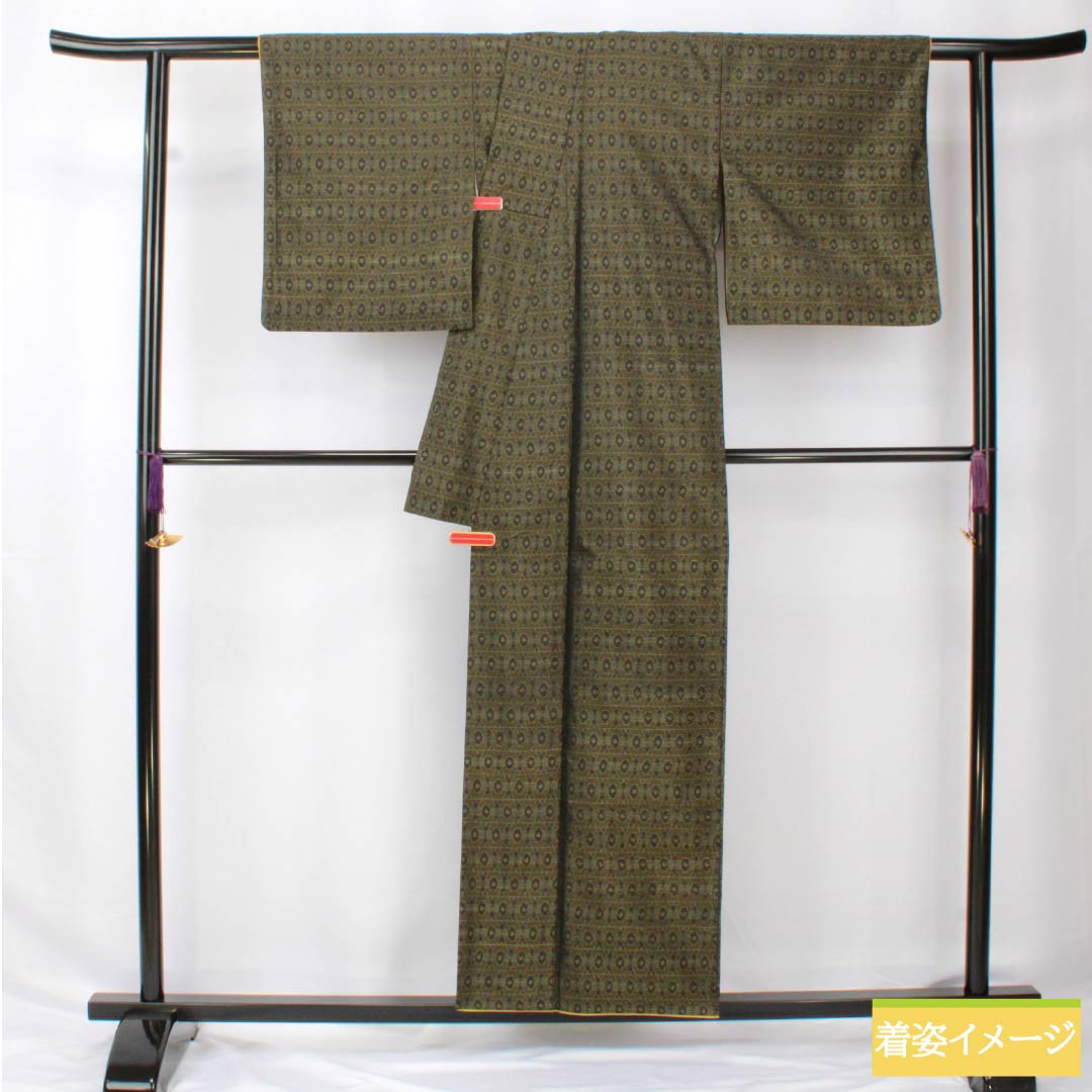 紬 正絹 身丈157.5cm 裄丈64.5cm 橄欖色(かんらんしょく) 抽象模様 Aランク 袷 緑系 1116003873319