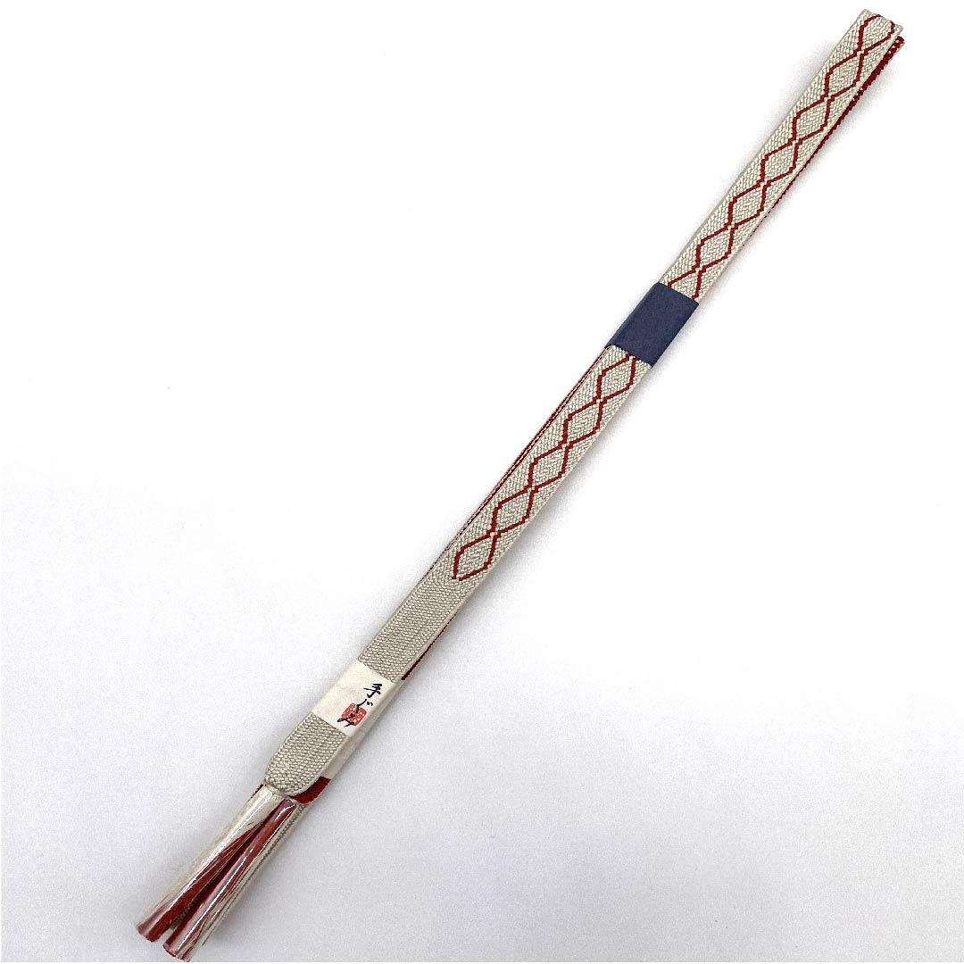 (新古品) 帯締め 正絹 四分紐 象牙色(ぞうげいろ) 手組紐 幾何学模様 新古品 長さ約164cm 幅約1.5cm カジュアル Sランク 白系 1135000122911
