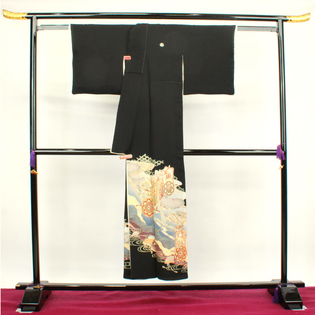 Black formal kimono, length 147.5cm, sleeve length 60cm, lined, Kyoto Yuzen, Imperial carriage, circle with three oak leaves, pure silk, A rank, five crests, black, 1111000863110
