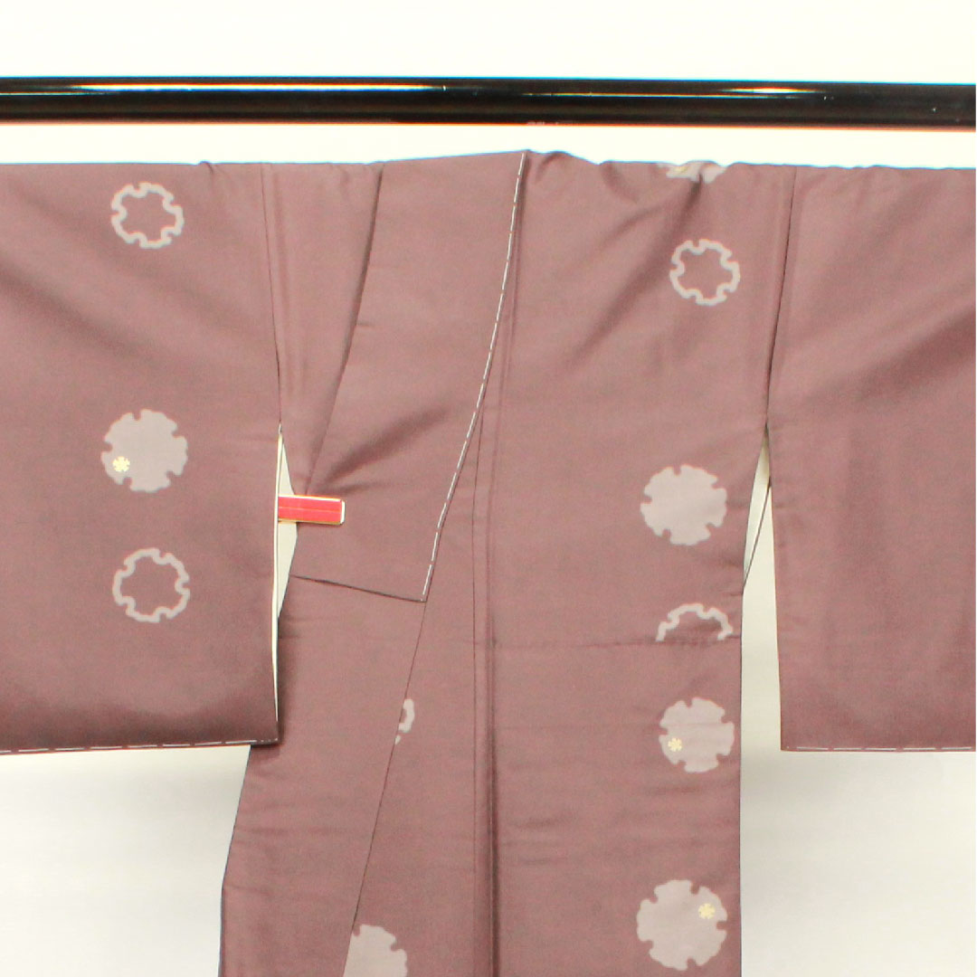 牛首紬 身丈162.5cm 裄丈65.5cm 未使用品 しつけ糸付き 小豆鼠色 市川純一郎 雪輪 正絹 Sランク 袷 茶系 1116002242414