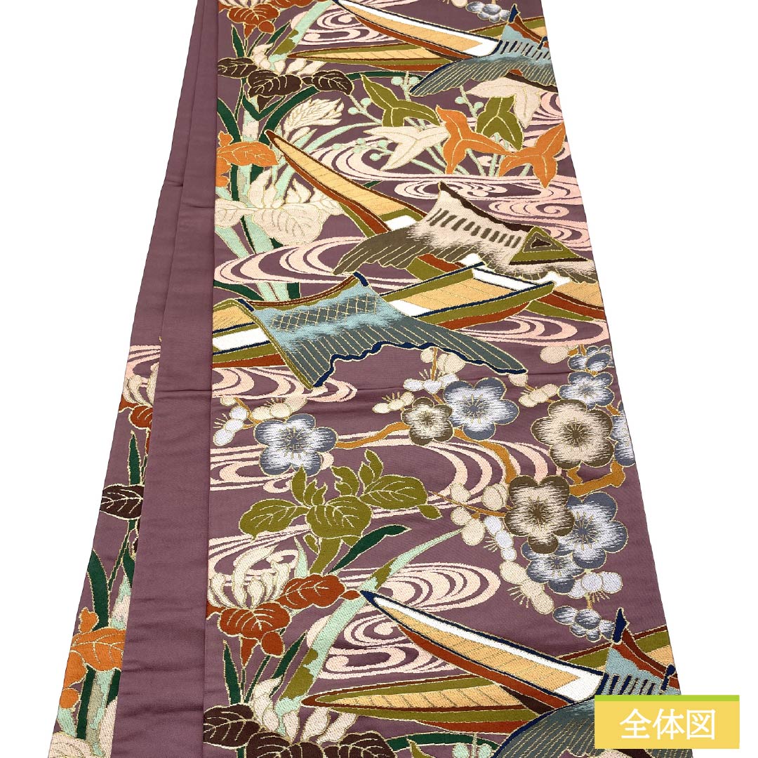 Formal, purple-hued, pure silk obi (hatobairo) for formal wear with a formal kimono (tomesode) by Hakuryoen Oba. Features a Kanze Ryusui (water flowing water) design and a boat motif. Length: 436cm. S-rank. Six-fold obi. Product code: 1123014182320.