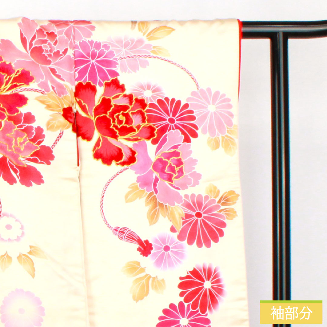 Iro-uchikake (colored kimono) made of pure silk, grade A, length 195cm, sleeve length 67.5cm, featuring a torii gate, chrysanthemums, and cherry blossoms, lined, cream-colored, product number 1110001013915