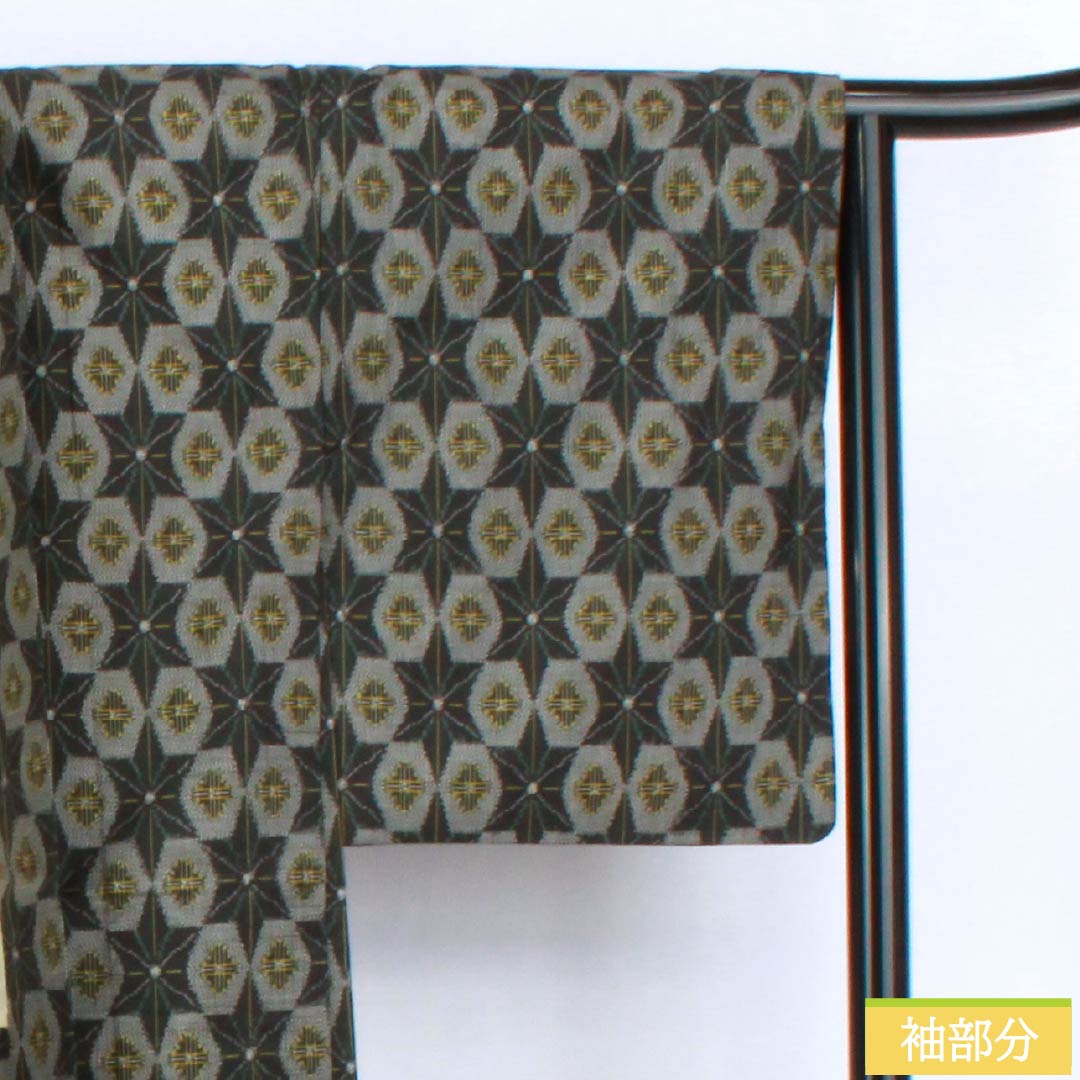 Haori (Japanese traditional kimono jacket) made of pure silk, grade A, length 80.5cm, sleeve length 64cm, rusty iron color (sabi-tui-ro), by Murayama Oshima, geometric pattern, lined, green, with haori cord, product number 1117001373919