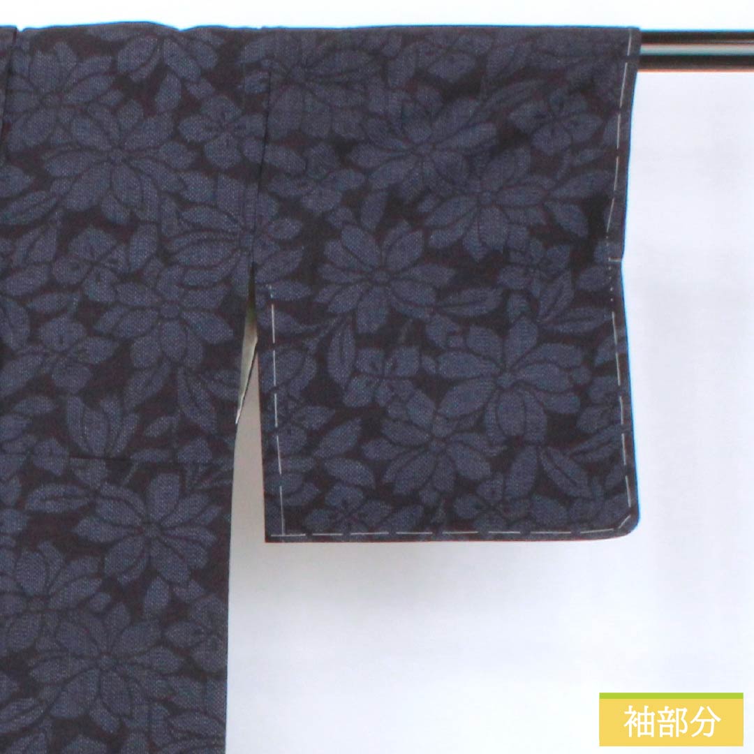 Pure silk tsumugi (pongee) kimono, S rank, length 155cm, sleeve length 63cm, brown (kachiiro) color, silk tsumugi with warp kasuri (kasuri) pattern, floral pattern, lined, navy blue, product number 1116004772318
