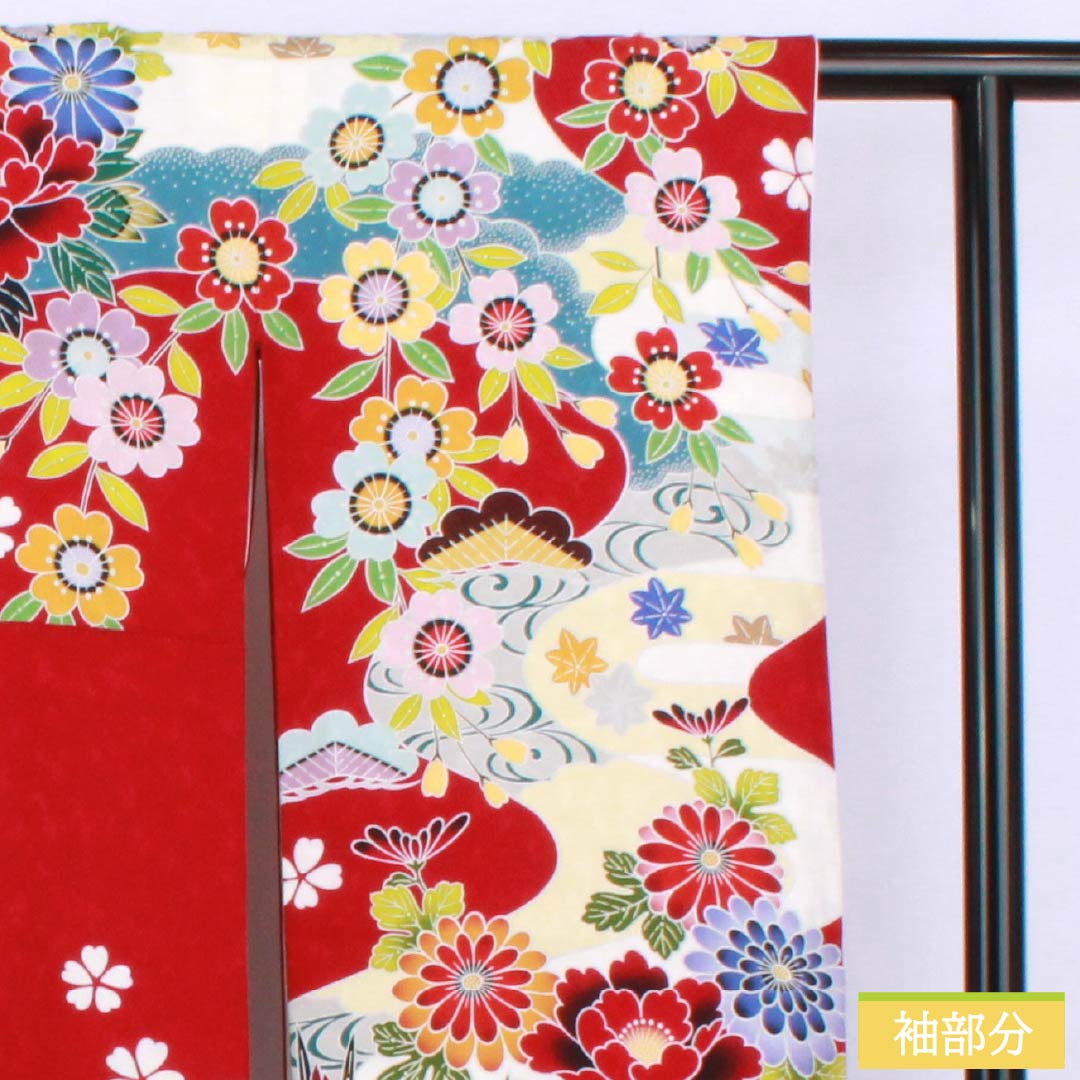 Furisode (long-sleeved kimono) made of pure silk, S rank, length 166.5cm, sleeve length 65.5cm, crimson (shinkuiro) color, featuring auspicious motifs of peonies, chrysanthemums, plum blossoms, and cherry blossoms in red tones. Product code: 1113002212512