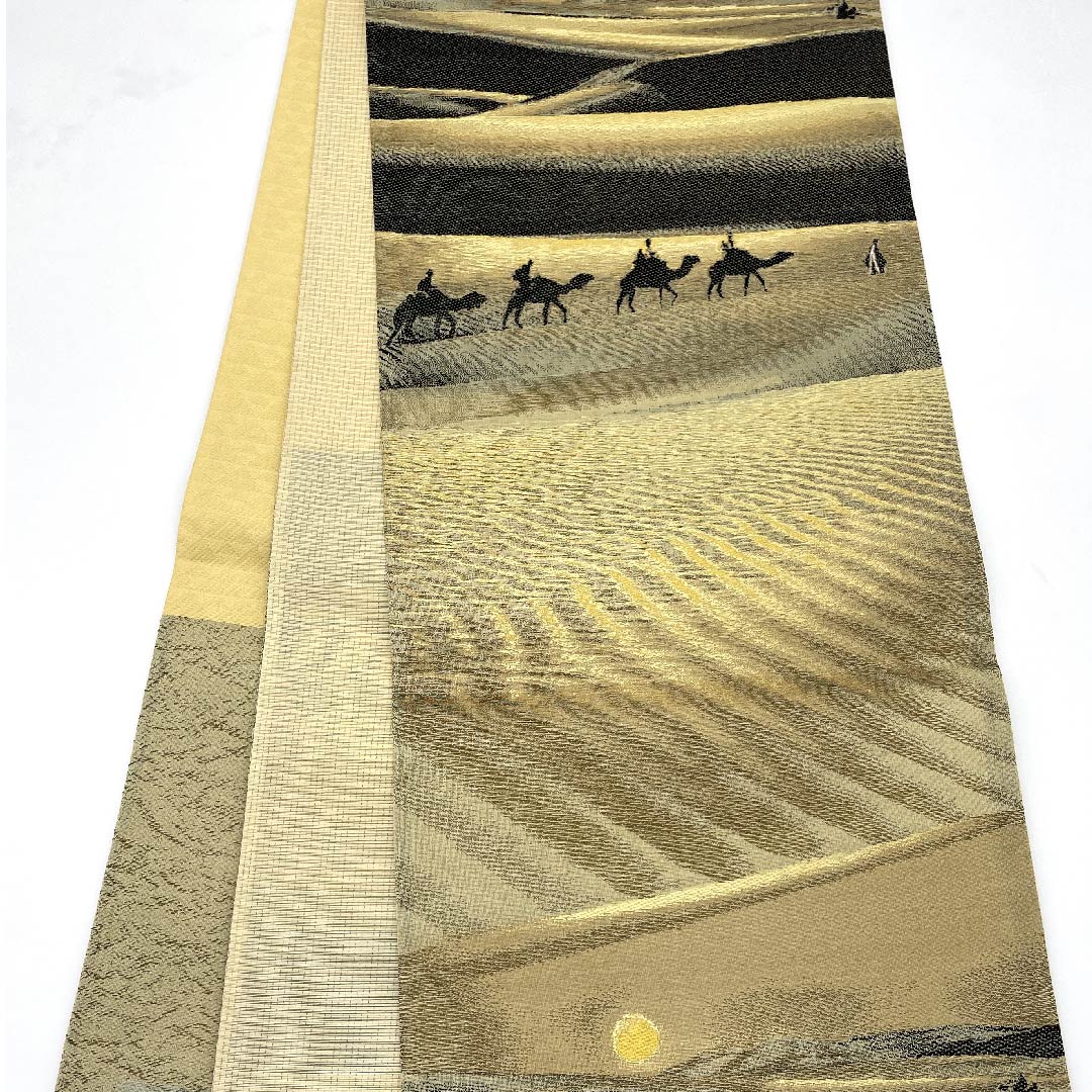 【未仕立】袋帯 正絹 NEWランク 麦藁色(むぎわらいろ) ラクダ シルクロード 月 帯丈472cm 六通 セミフォーマル ベージュ系 1123009031425