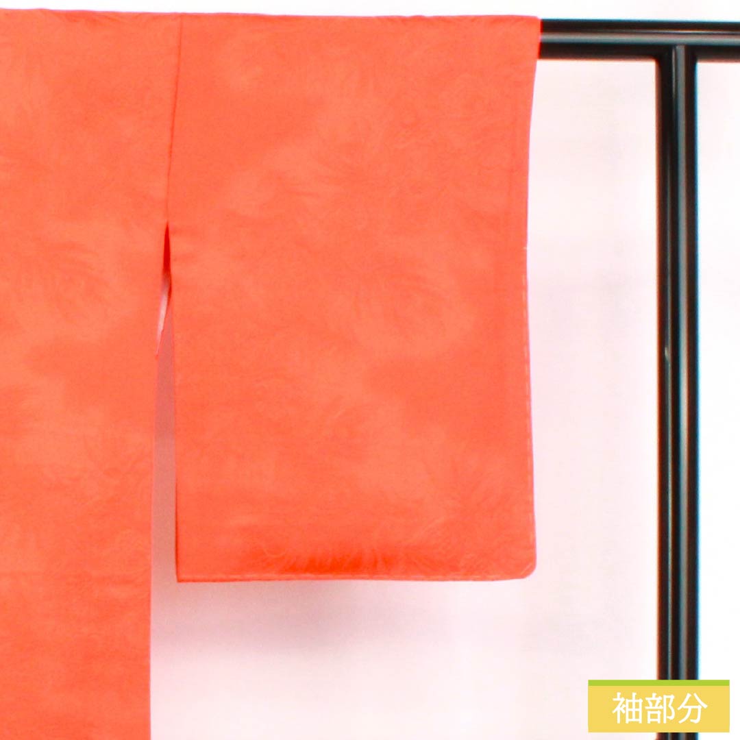 Solid-colored silk kimono, S-rank, length 165.5cm, sleeve length 64cm, Kyoto scarlet (Kyohiiro), peacock feather design, single crest, sword and katabami pattern, lined, orange, 1114002462526