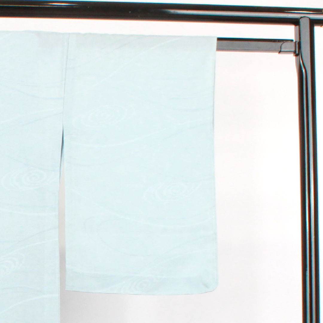 Summer pure silk plain color Length 162.5cm Sleeve length 63cm Kinuta celadon color Plum blossom Basting thread included Flowing water Silk A rank Light blue 1132000493424