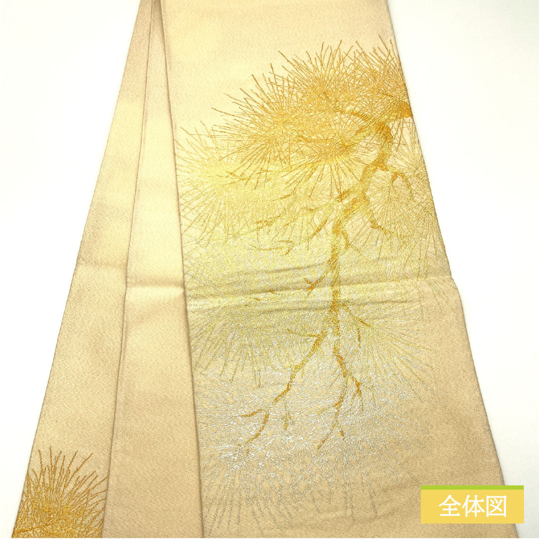 A-grade pure silk obi in off-white (kinari-iro) with Nishijin weave and a pine pattern. Perfect for formal wear with a cream accent. Length: 430cm. Product code: 1123016573315