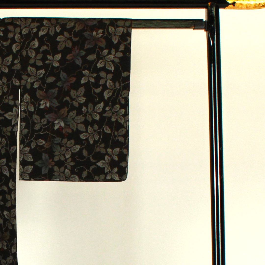 Oshima Tsumugi, Length 156cm, Sleeve length 63cm, Warp and weft ikat, Floral pattern, Pure silk, S rank, Lined, Black, 1116001192310