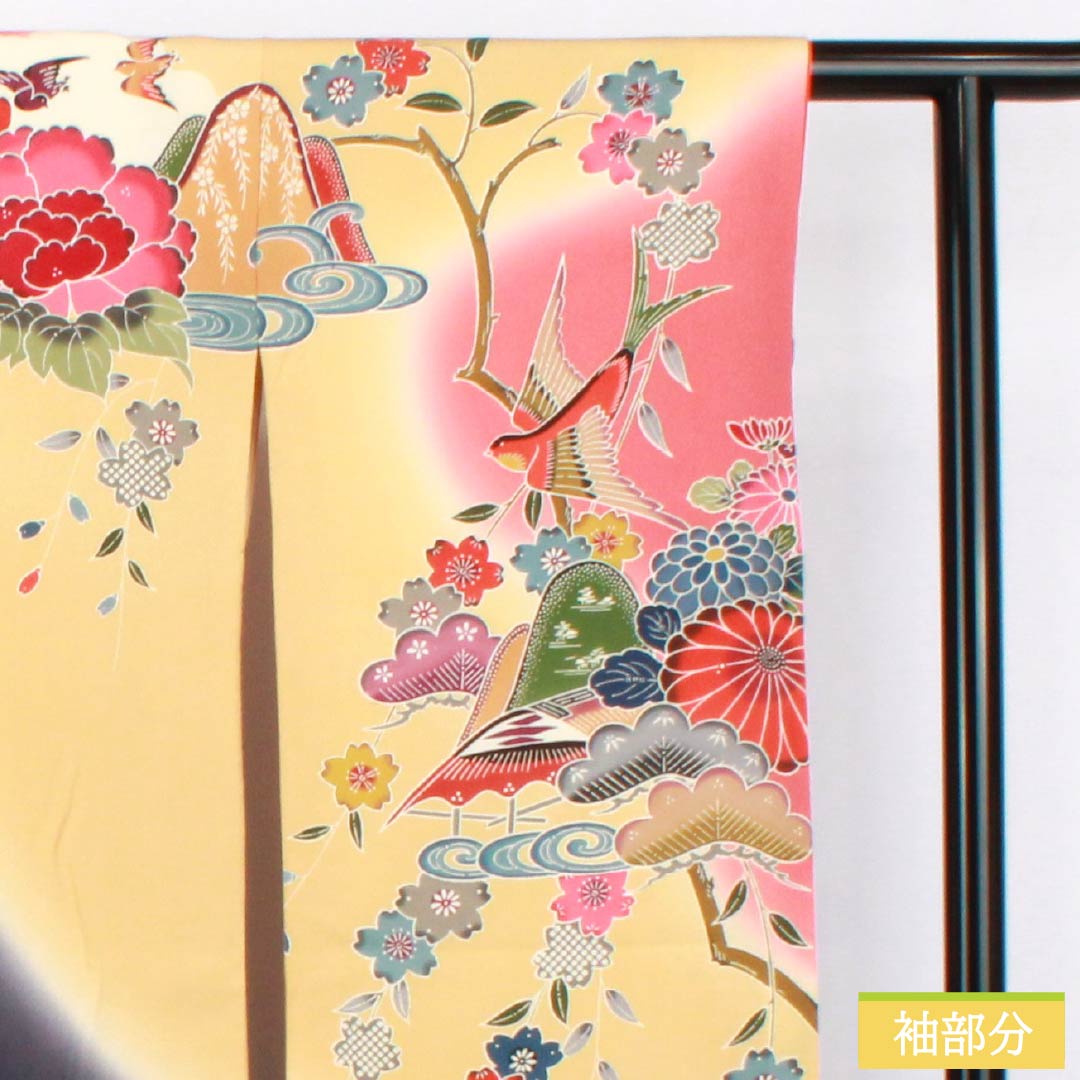振袖 正絹 Aランク 身丈176.5cm 裄丈66cm 袷 薄柑子色(うすこうじいろ) 京紅型 吉祥文様 桜 牡丹 橙系 1113002343826
