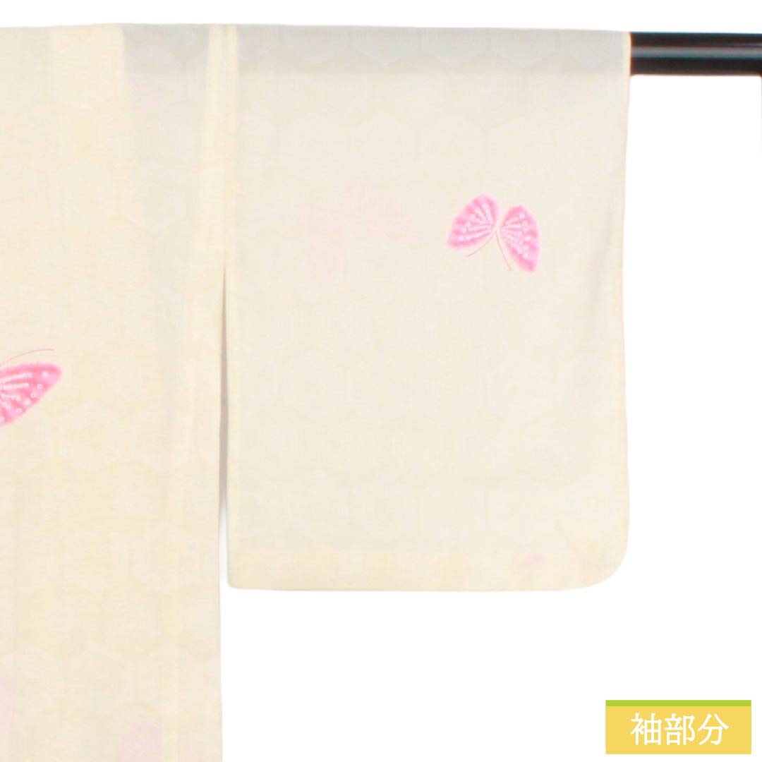 夏物 ポリエステル 小紋 Aランク 身丈158.5cm 裄丈66cm 乳白色(にゅうはくしょく) 蝶 亀甲 絽 クリーム系 1132004543315