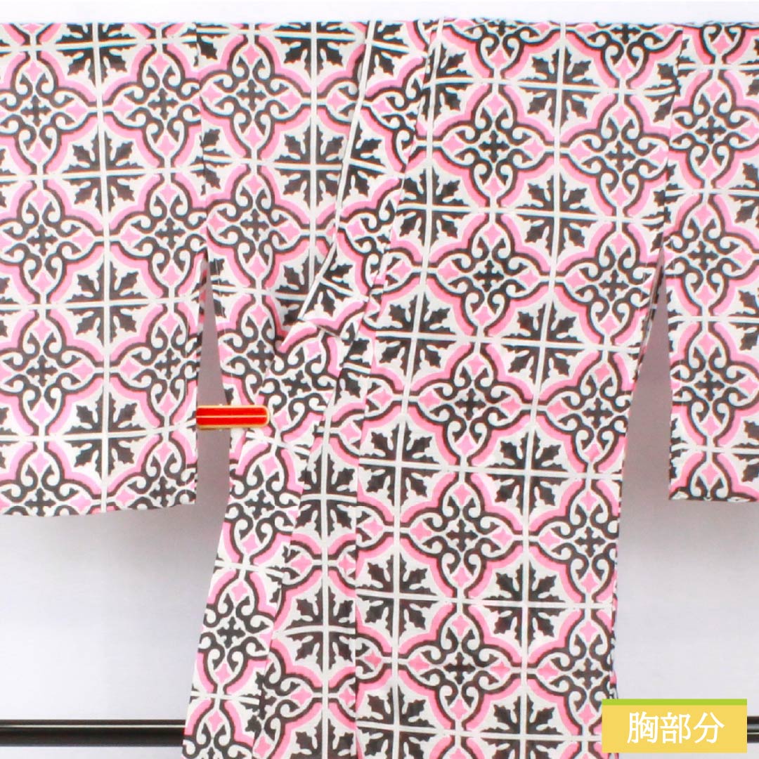 (Brand new, unused) Yukata (single-layer kimono) made of polyester, length 166cm, sleeve length 65cm. New rank. Pink, medium crimson color (nakano kurenai iro). Geometric, tile, and damask patterns. Product number: 1118005771513