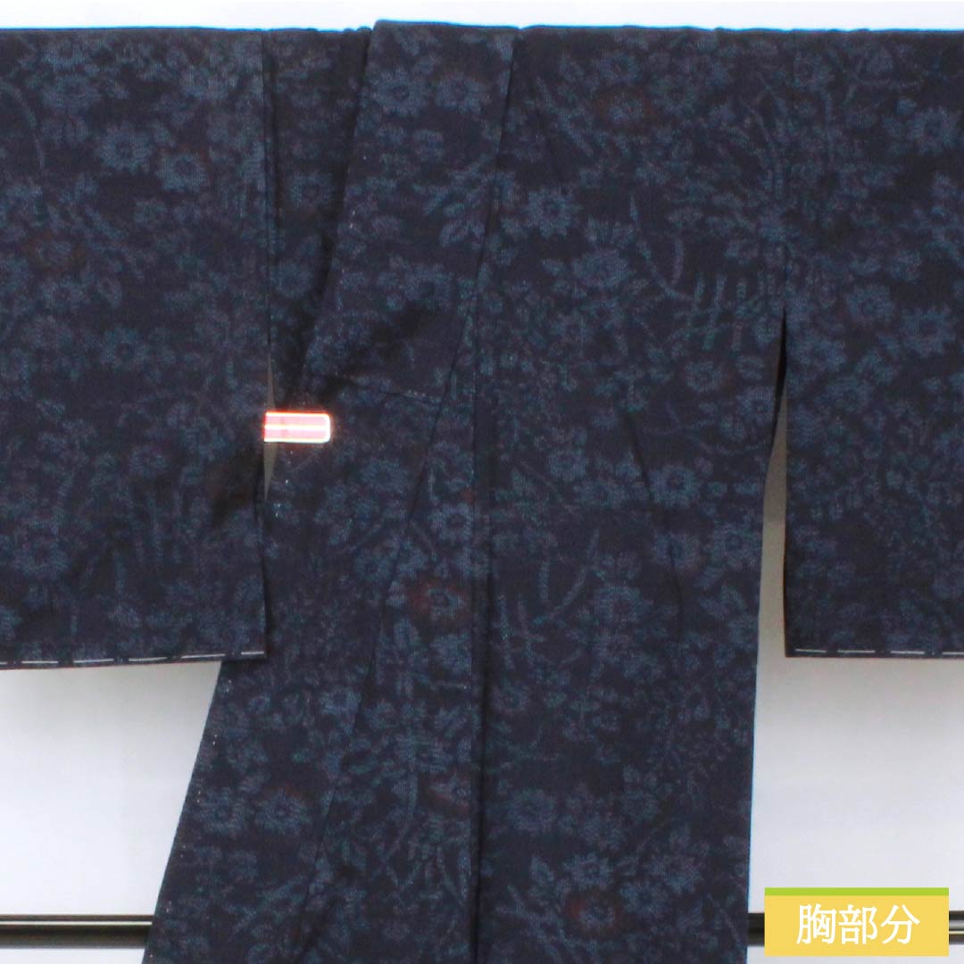 Pure silk tsumugi (pongee) with a floral pattern, length 149.5cm, sleeve length 62cm, brown (kachiiro) color, Yuki tsumugi, S rank, single layer, navy blue, product number 1116003772118